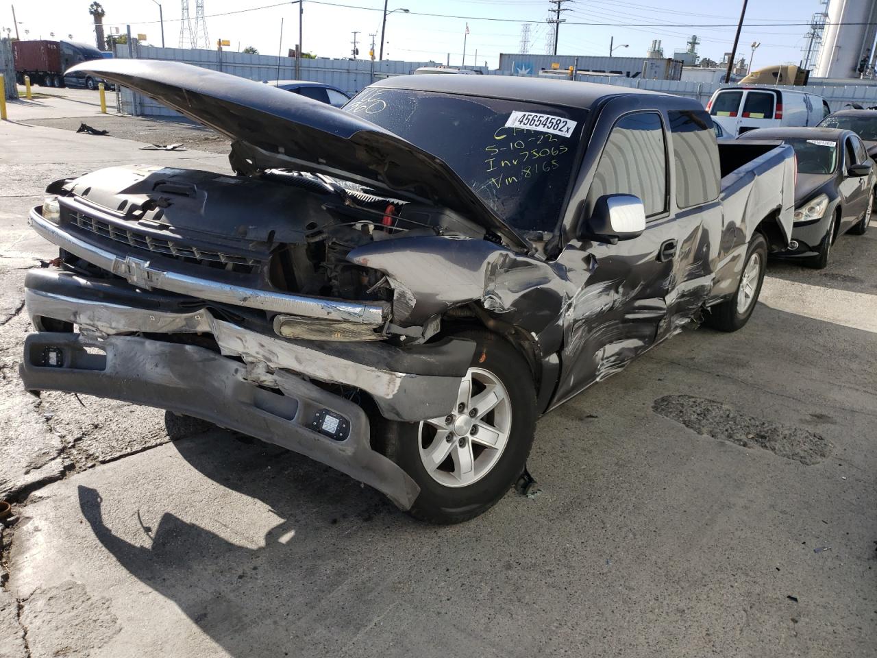 Photo 2 from auction – 2001 CHEVROLET SILVERADO with VIN 2GCEC19T611238165