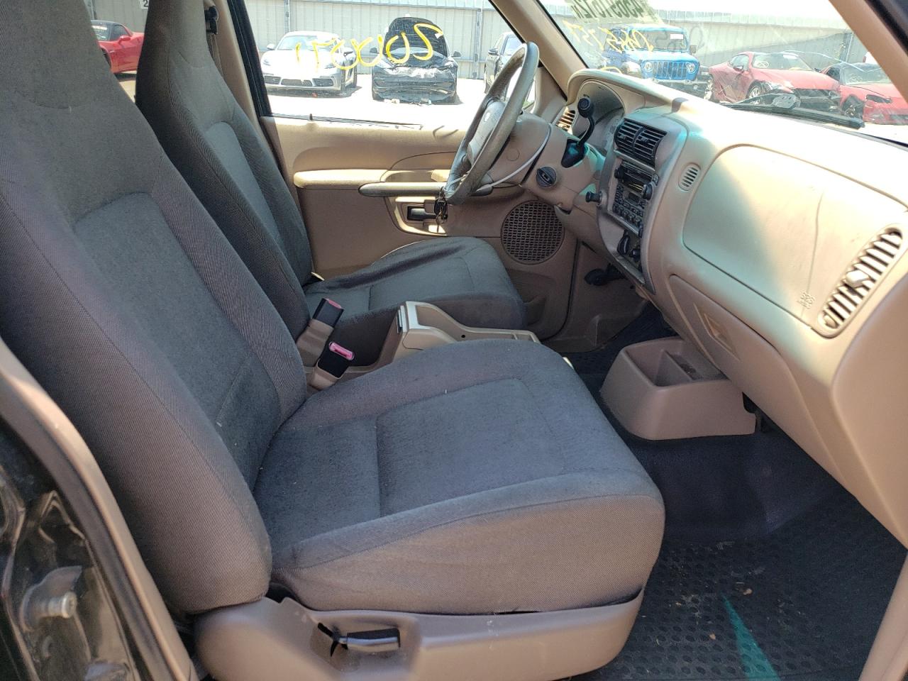 Photo 5 from auction – 2002 FORD EXPLORER S with VIN 1FMZU67E42UB85757