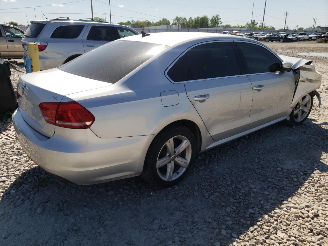 Photo 4 from auction – 2015 VOLKSWAGEN PASSAT S with VIN 1VWAT7A33FC101602
