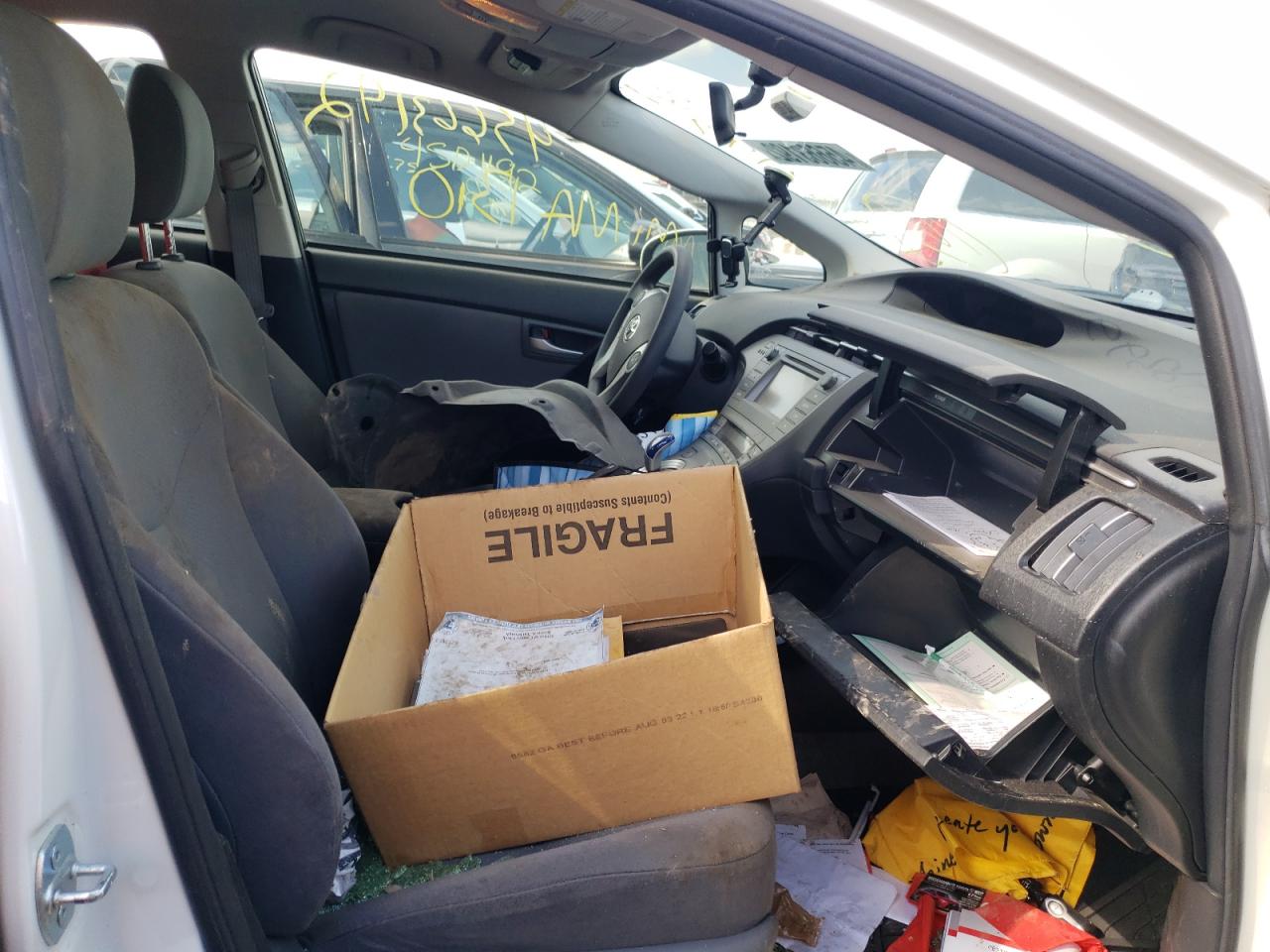 Photo 5 from auction – 2014 TOYOTA PRIUS with VIN JTDKN3DU1E1806049
