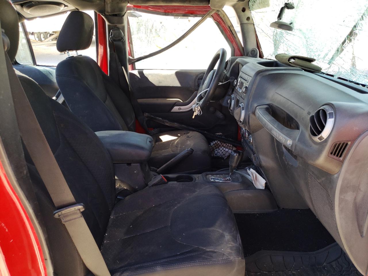 Photo 5 from auction – 2014 JEEP WRANGLER U with VIN 1C4BJWDG3EL261418