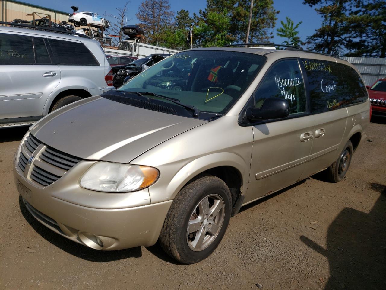 Photo 2 from auction – 2005 DODGE GRAND CARA with VIN 2D4GP44L45R464687