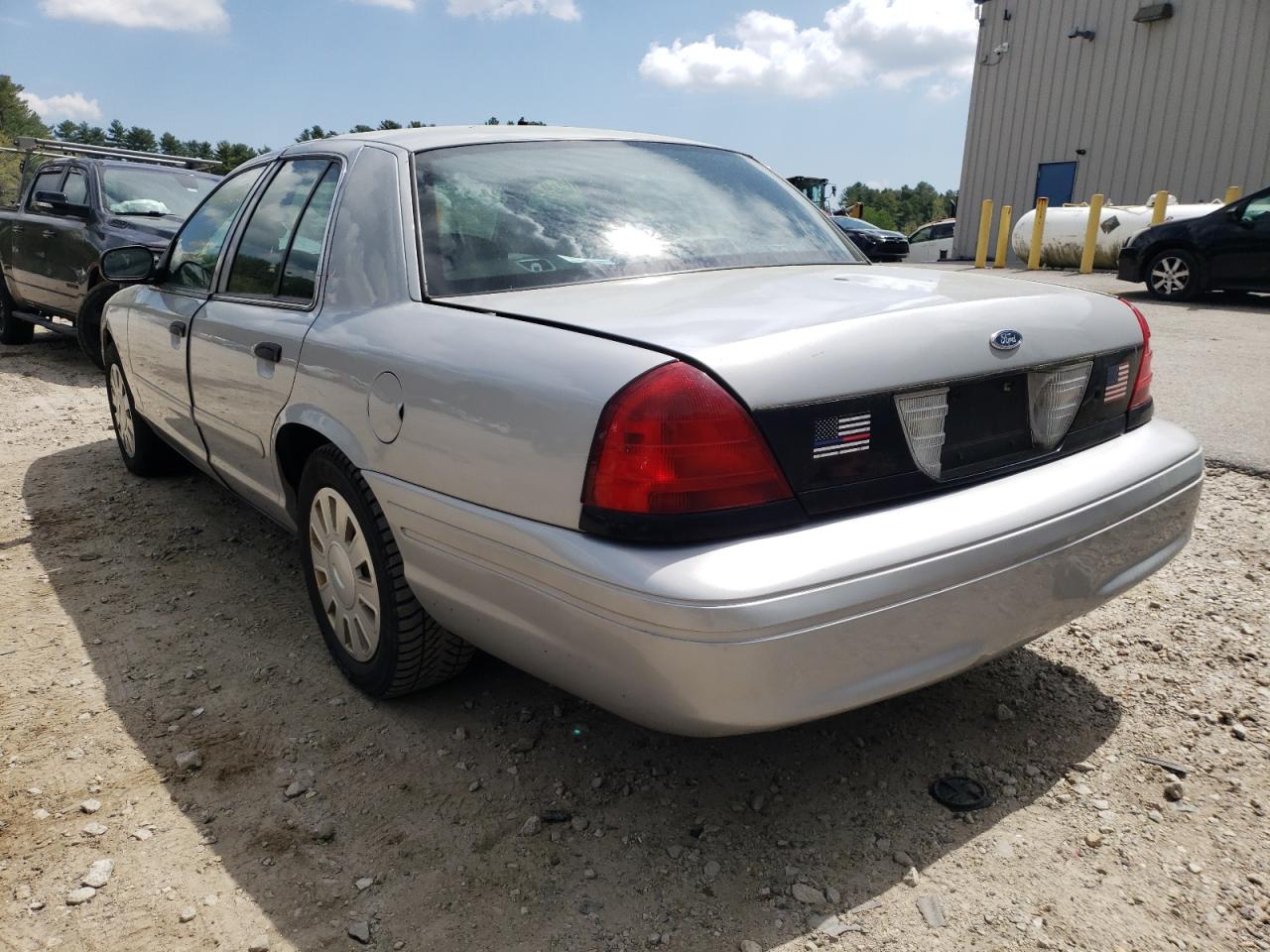 Photo 3 from auction – 2006 FORD CROWN VICT with VIN 2FAHP71W26X113622