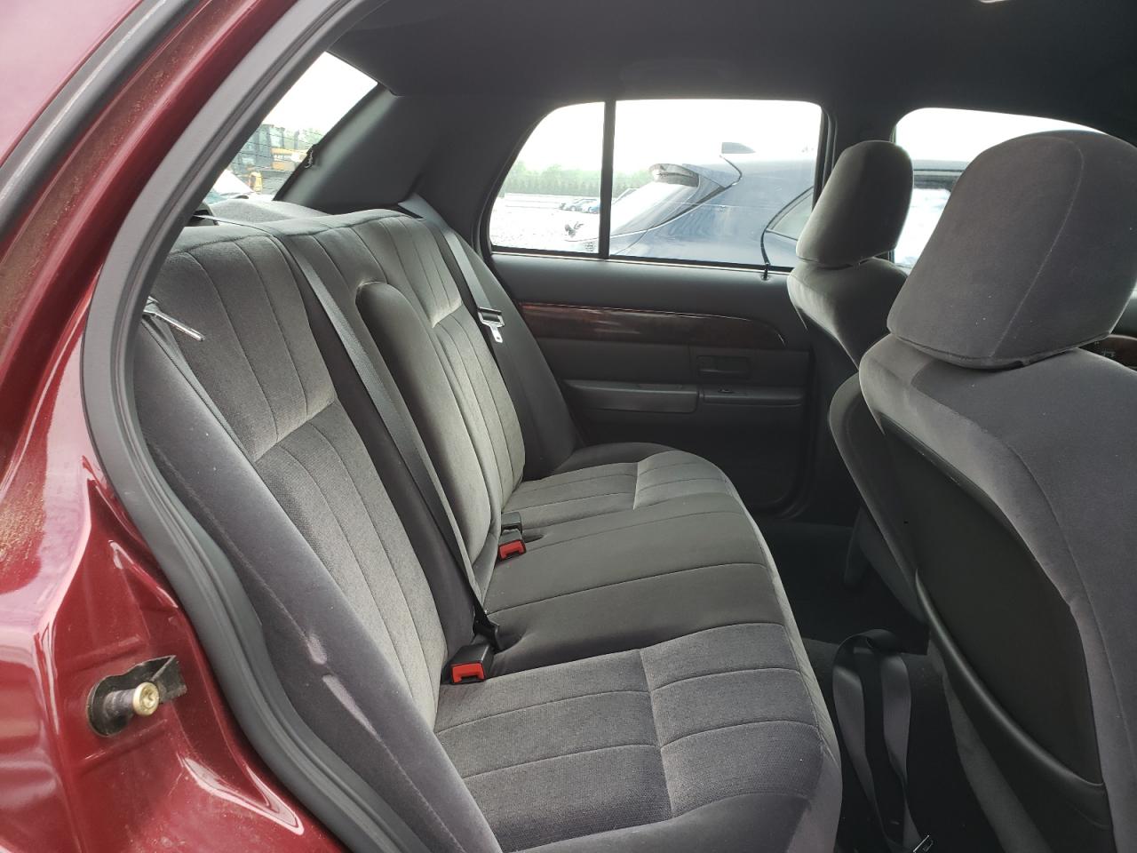 Photo 6 from auction – 2004 MERCURY GRAND MARQ with VIN 2MEFM74W94X694201