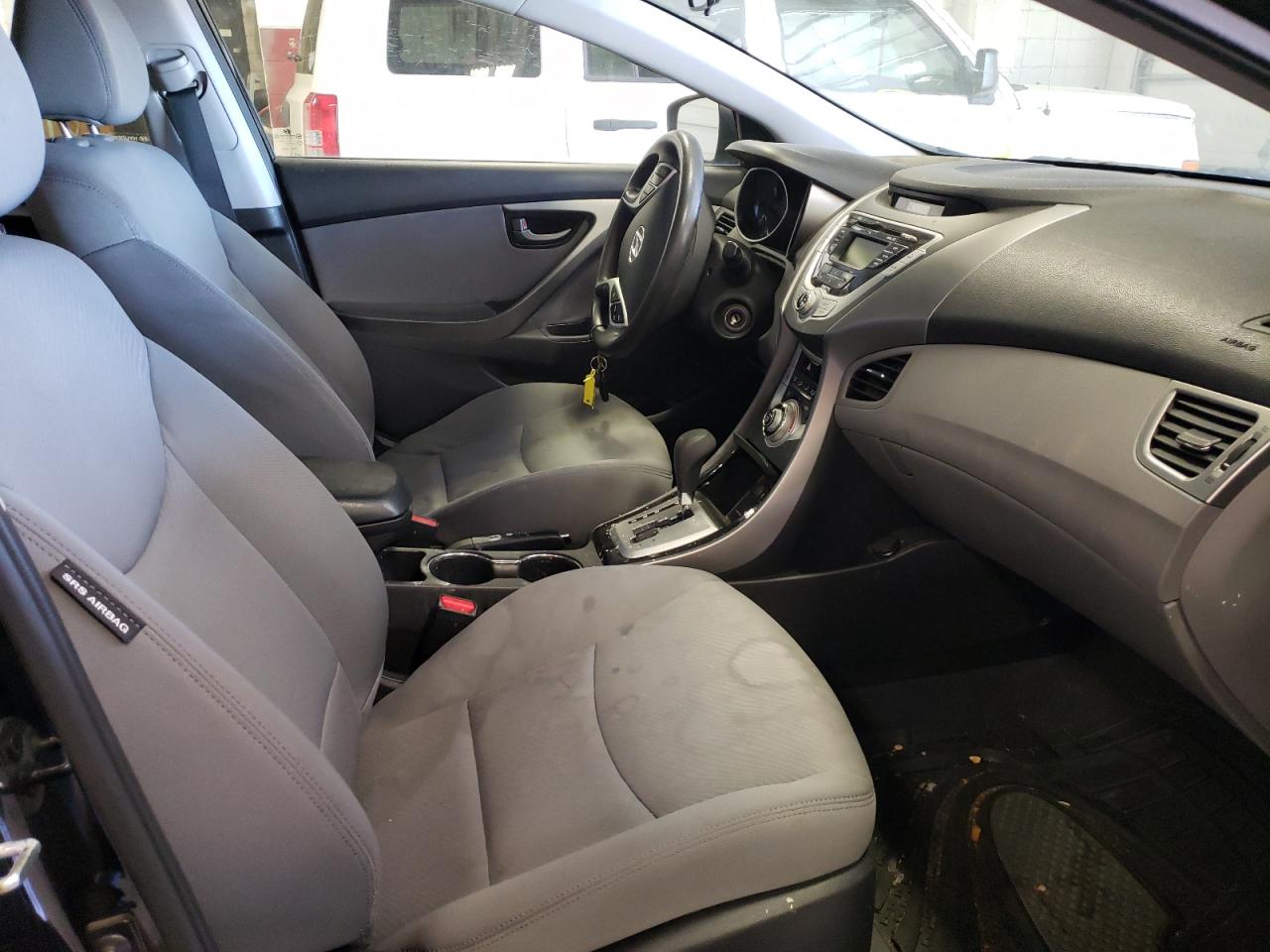 Photo 5 from auction – 2011 HYUNDAI ELANTRA GL with VIN KMHDH4AE5BU103126