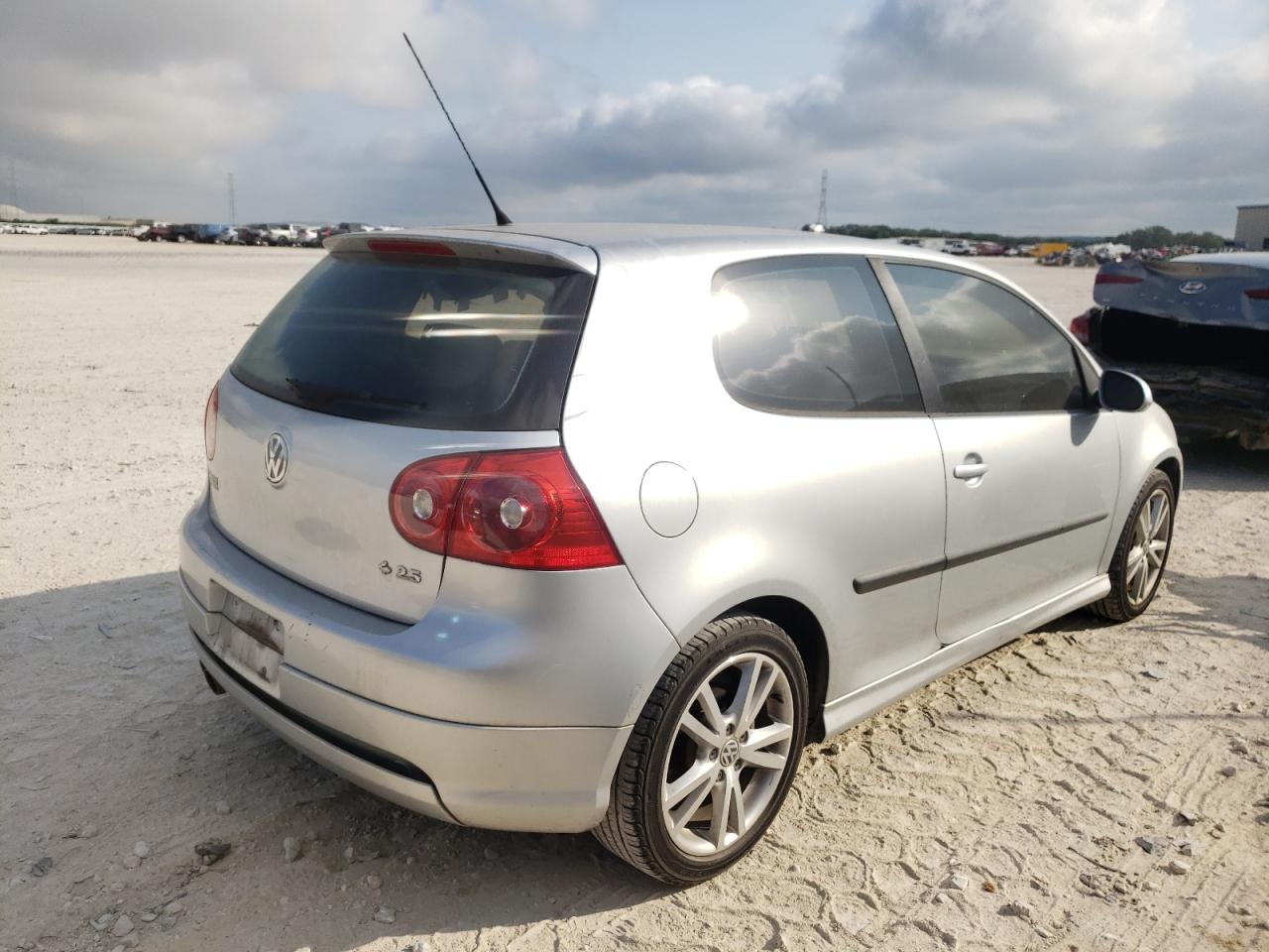 Photo 4 from auction – 2007 VOLKSWAGEN RABBIT with VIN WVWBR71K17W071626