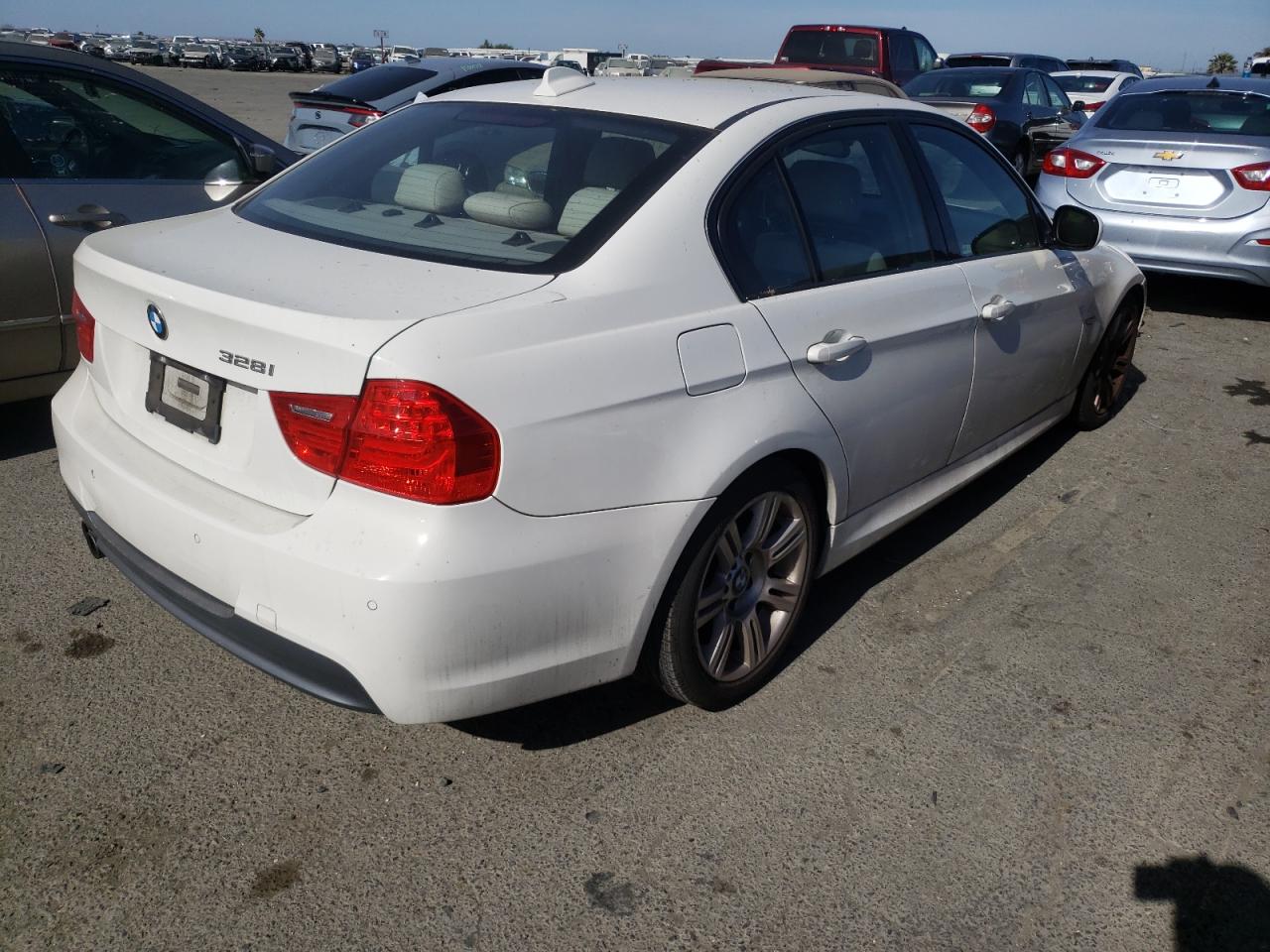 Photo 4 from auction – 2009 BMW 328 I with VIN WBAPH77509NM47037