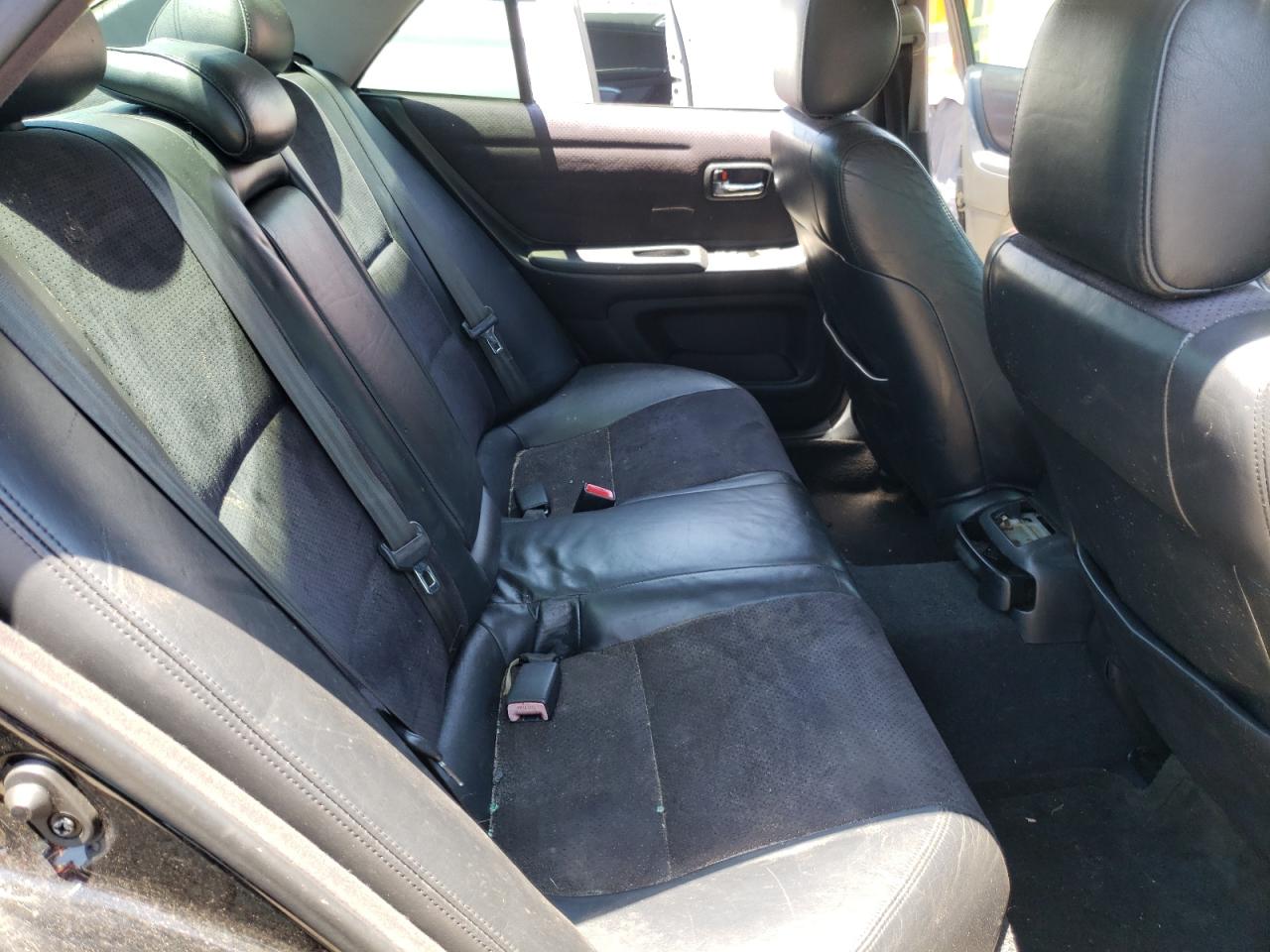 Photo 6 from auction – 2001 LEXUS IS 300 with VIN JTHBD182810032185