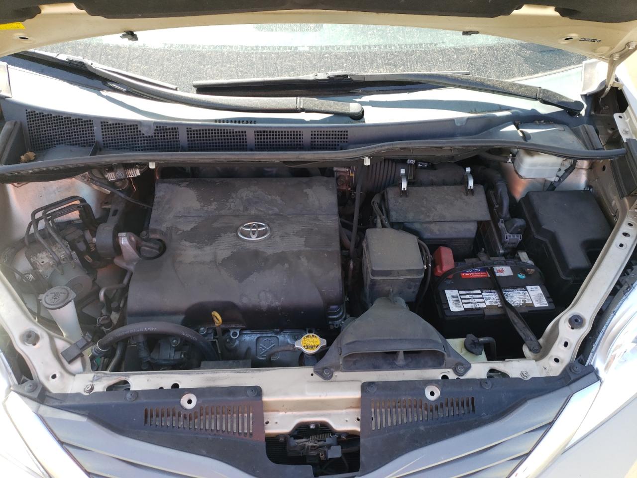 Photo 7 from auction – 2012 TOYOTA SIENNA XLE with VIN 5TDYK3DC4CS260650