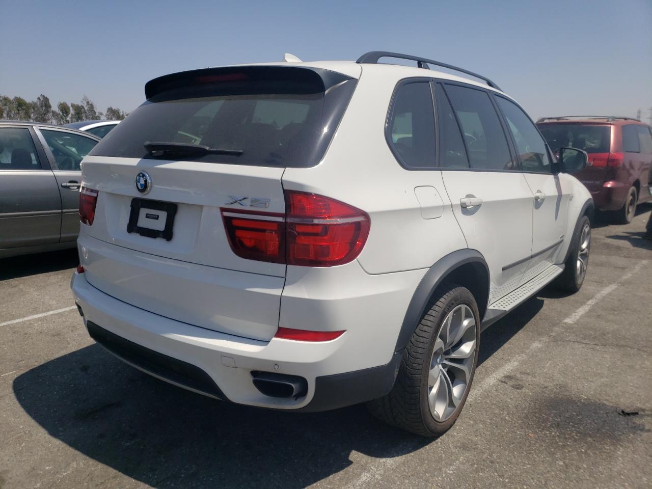 Photo 4 from auction – 2013 BMW X5 XDRIVE5 with VIN 5UXZV8C50D0C14525