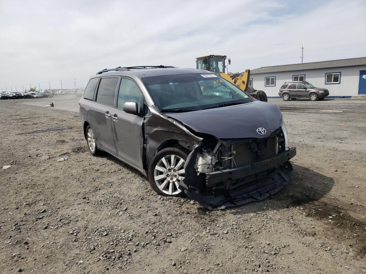 Photo 1 from auction – 2011 TOYOTA SIENNA XLE with VIN 5TDDK3DC0BS020654