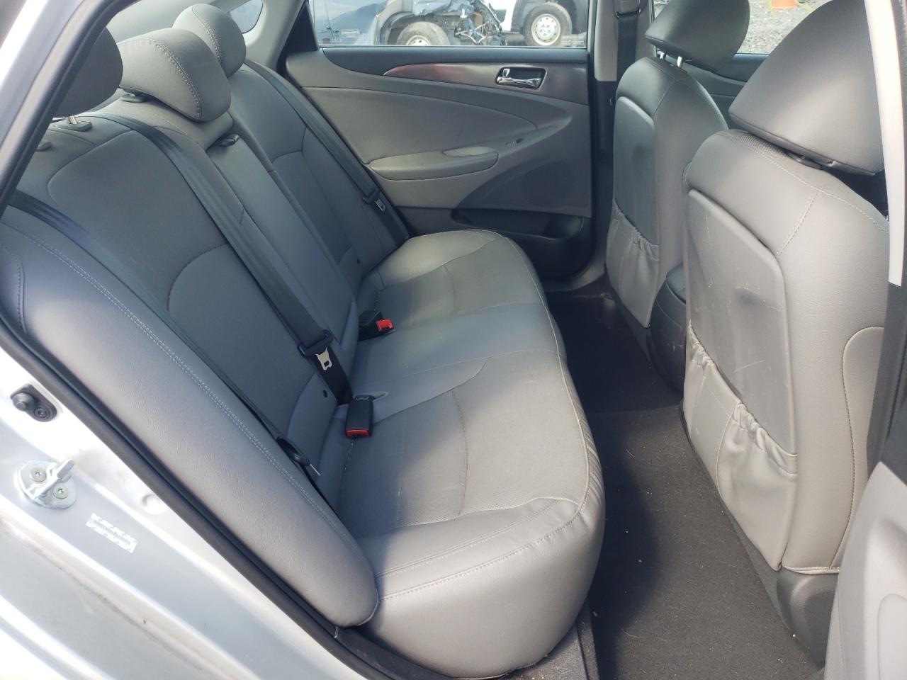 Photo 6 from auction – 2014 HYUNDAI SONATA HYB with VIN KMHEC4A41EA110851