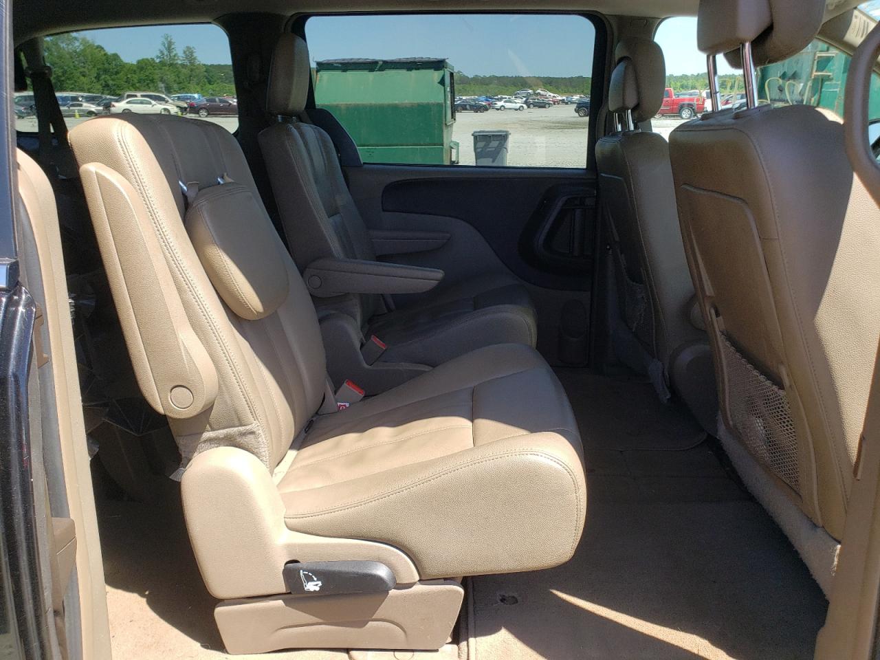Photo 6 from auction – 2015 CHRYSLER TOWN & COU with VIN 2C4RC1BG4FR588983