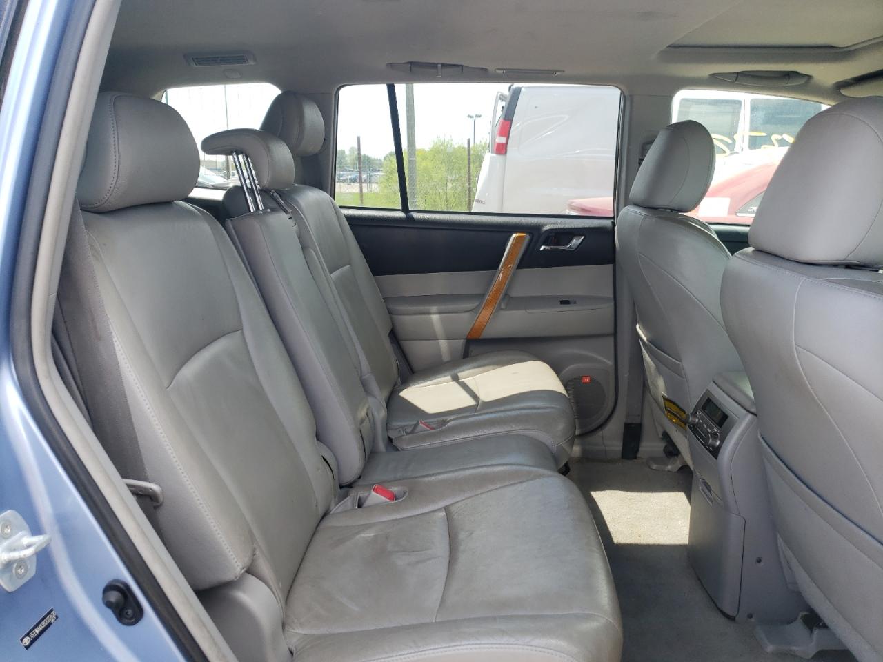 Photo 6 from auction – 2008 TOYOTA HIGHLANDER with VIN JTEEW44A382022620