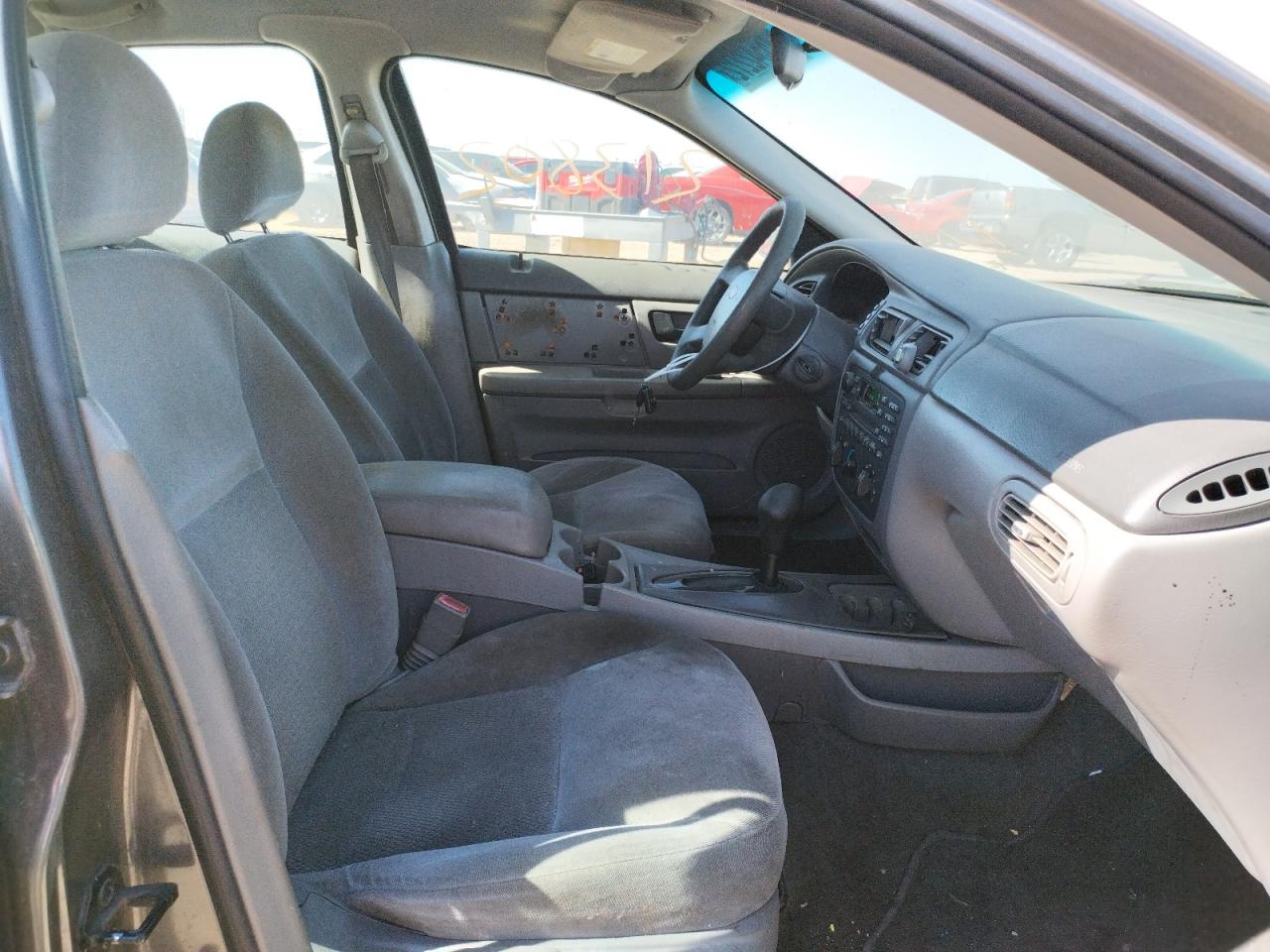 Photo 5 from auction – 2005 FORD TAURUS SE with VIN 1FAHP53U05A185670