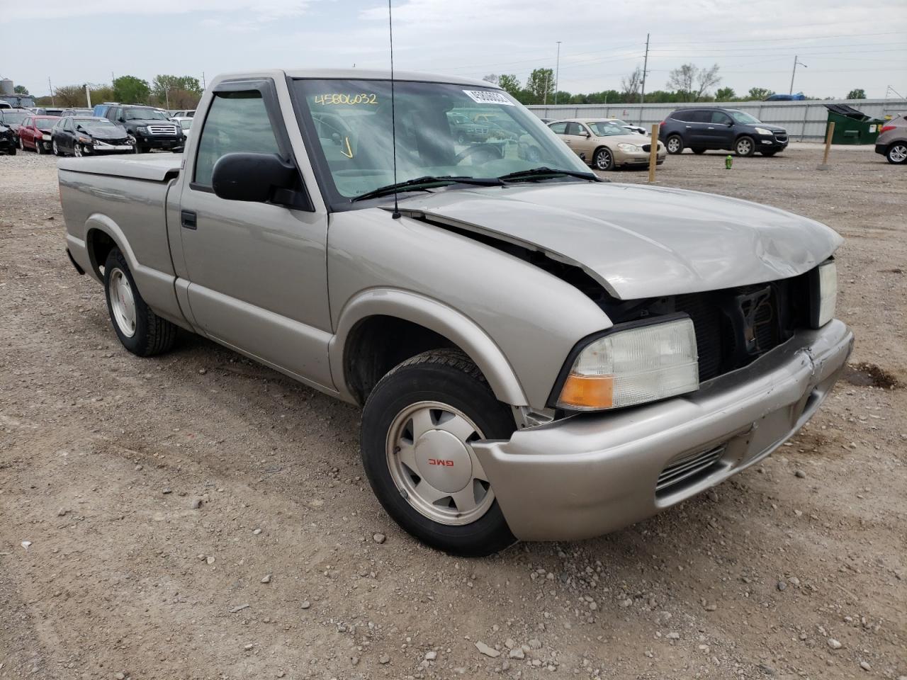 GMC SONOMA 2002 with VIN 1GTCS145228135665 - Photo from auction