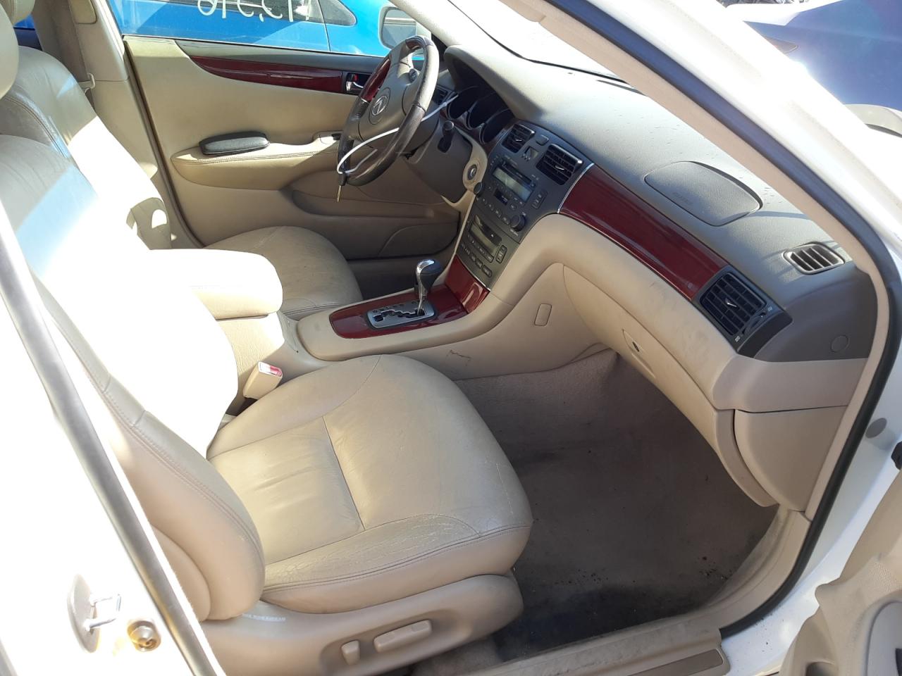 Photo 5 from auction – 2003 LEXUS ES 300 with VIN JTHBF30GX30115388