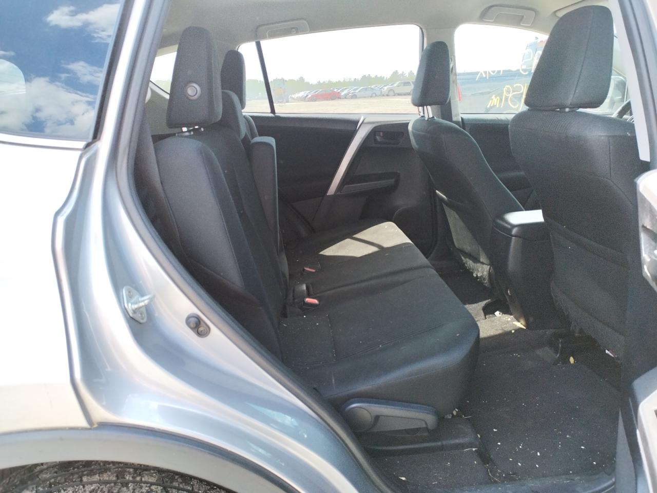 Photo 6 from auction – 2017 TOYOTA RAV4 LE with VIN 2T3BFREV0HW559703