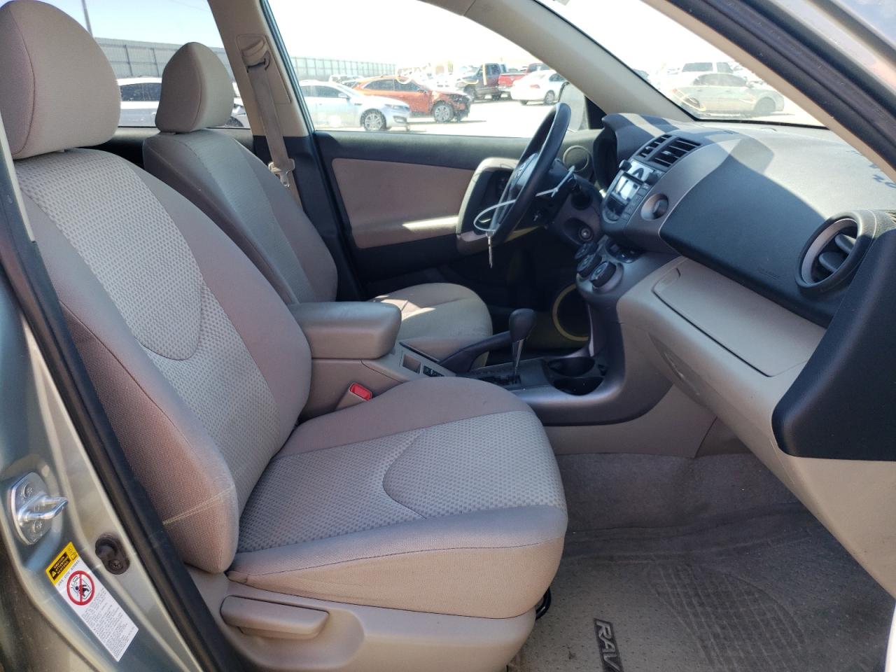 Photo 5 from auction – 2006 TOYOTA RAV4 with VIN JTMBD33V065040662