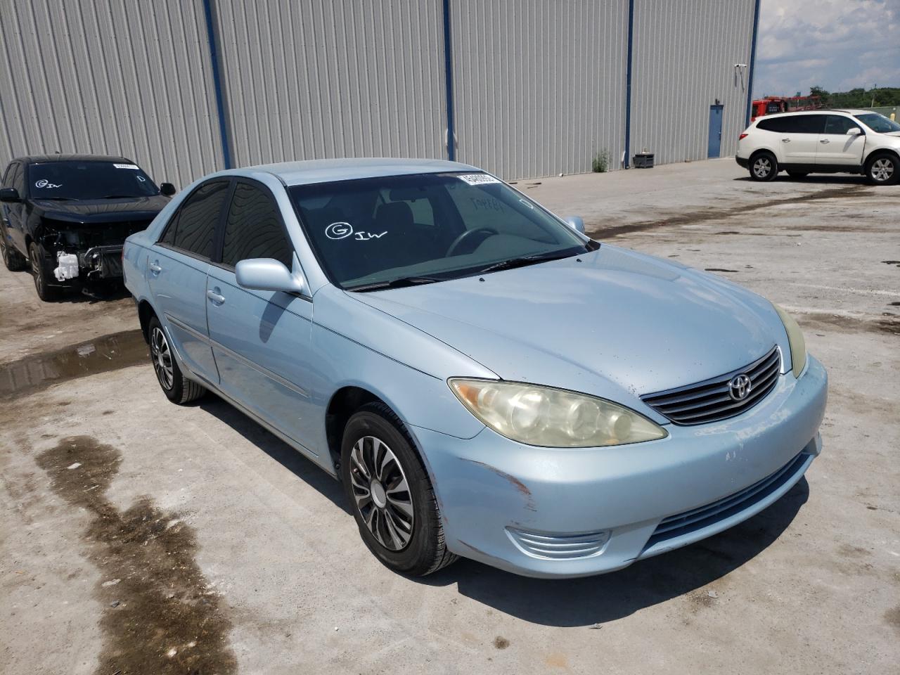 TOYOTA CAMRY LE 2005 with VIN 4T1BE32K65U520922 - Photo from auction
