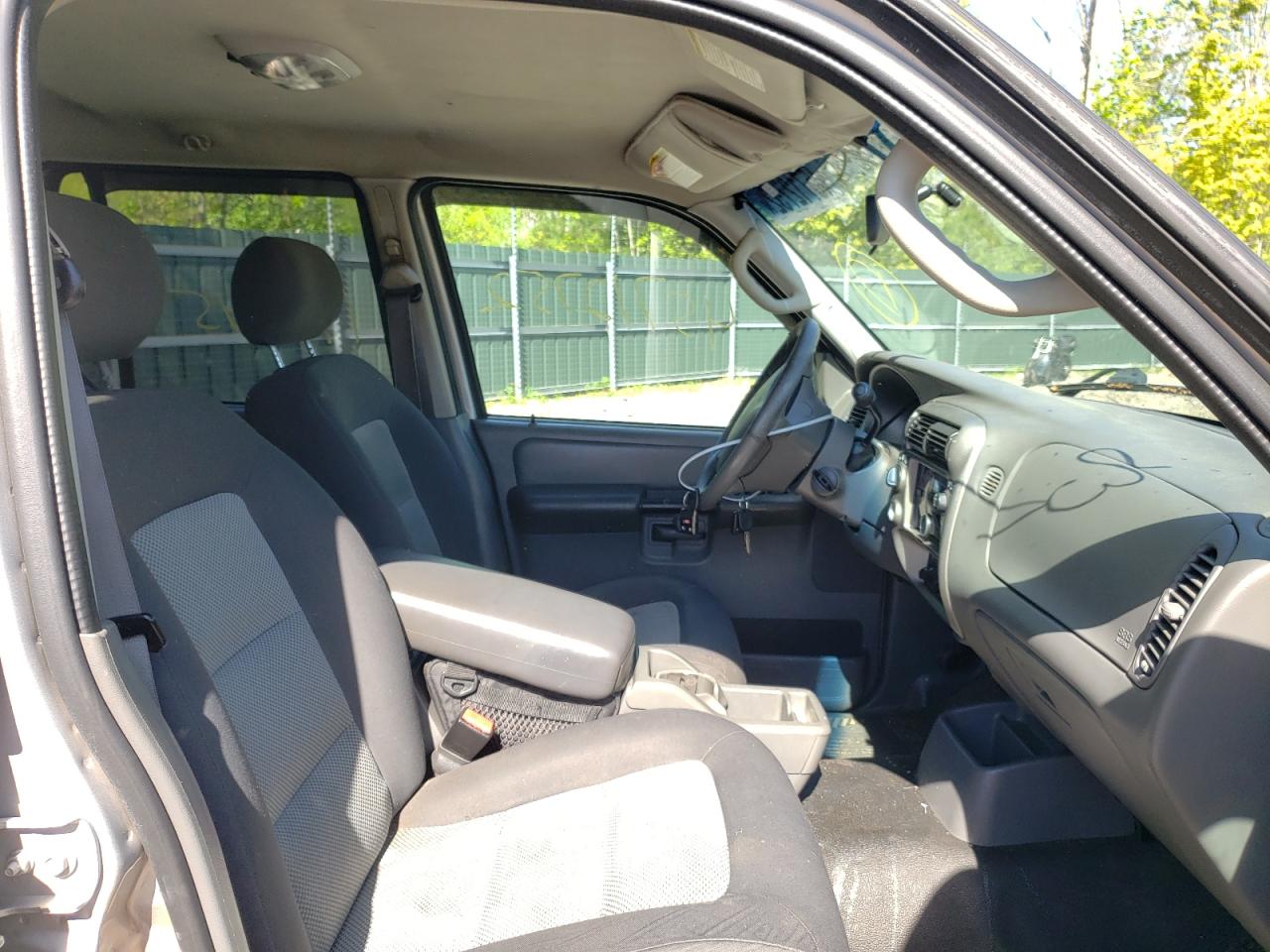 Photo 5 from auction – 2005 FORD EXPLORER S with VIN 1FMZU77KX5UB40211