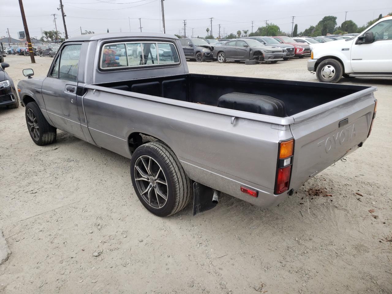 Photo 3 from auction – 1983 TOYOTA PICKUP with VIN JT4RN44D4D1142025