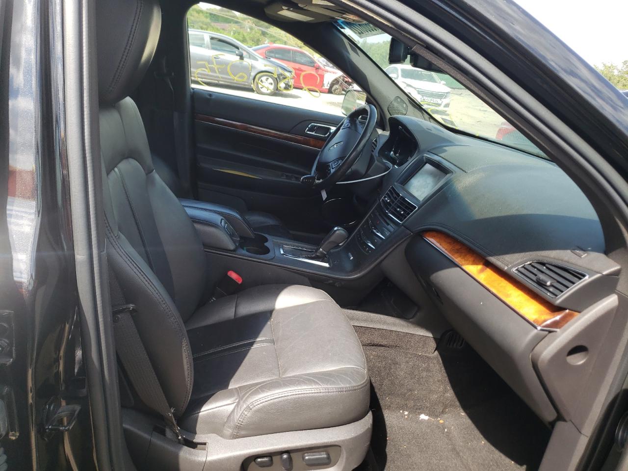 Photo 5 from auction – 2014 LINCOLN MKT with VIN 2LMHJ5NK3EBL55936