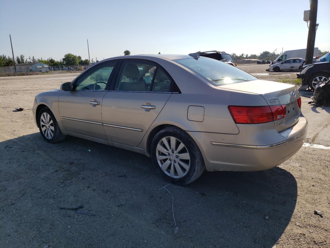 Photo 3 from auction – 2009 HYUNDAI SONATA SE with VIN 5NPEU46C49H439639