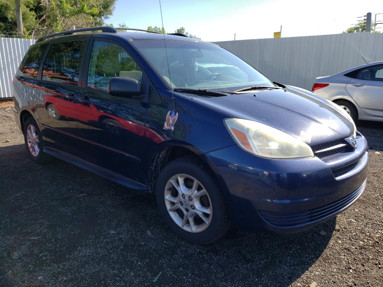 TOYOTA SIENNA LE 2004 with VIN 5TDBA23C34S003050 - Photo from auction