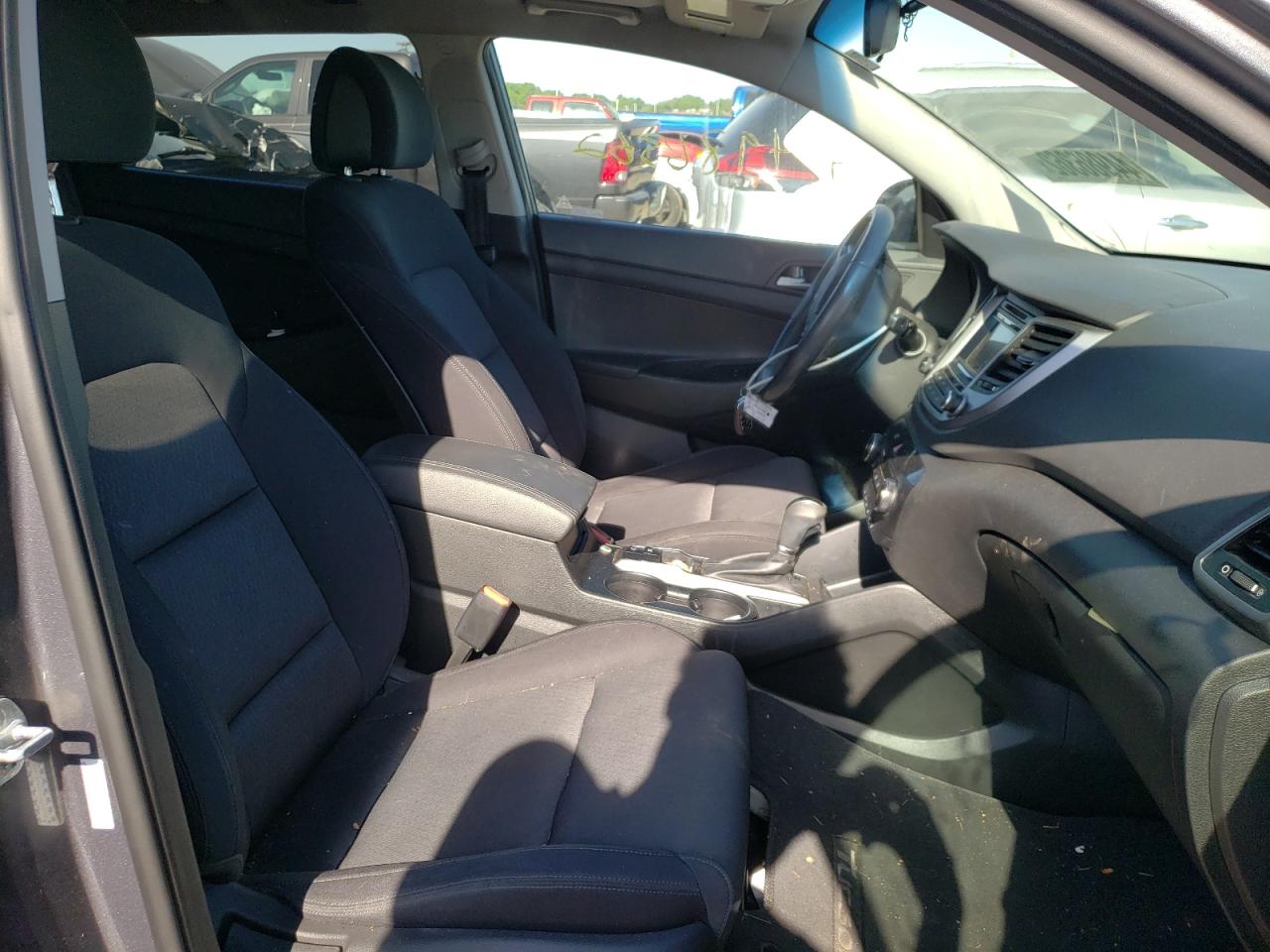 Photo 19 from auction – 2017 HYUNDAI TUCSON LIM with VIN KM8J33A28HU488868