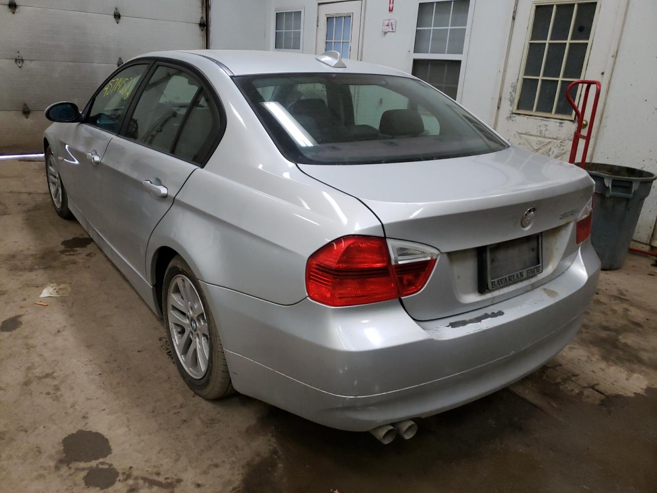 Photo 3 from auction – 2006 BMW 325 I with VIN WBAVB13526PS64265