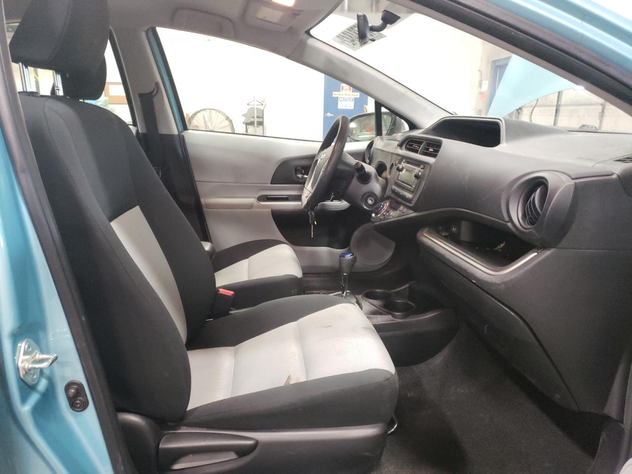 Photo 15 from auction – 2014 TOYOTA PRIUS C with VIN JTDKDTB37E1082185