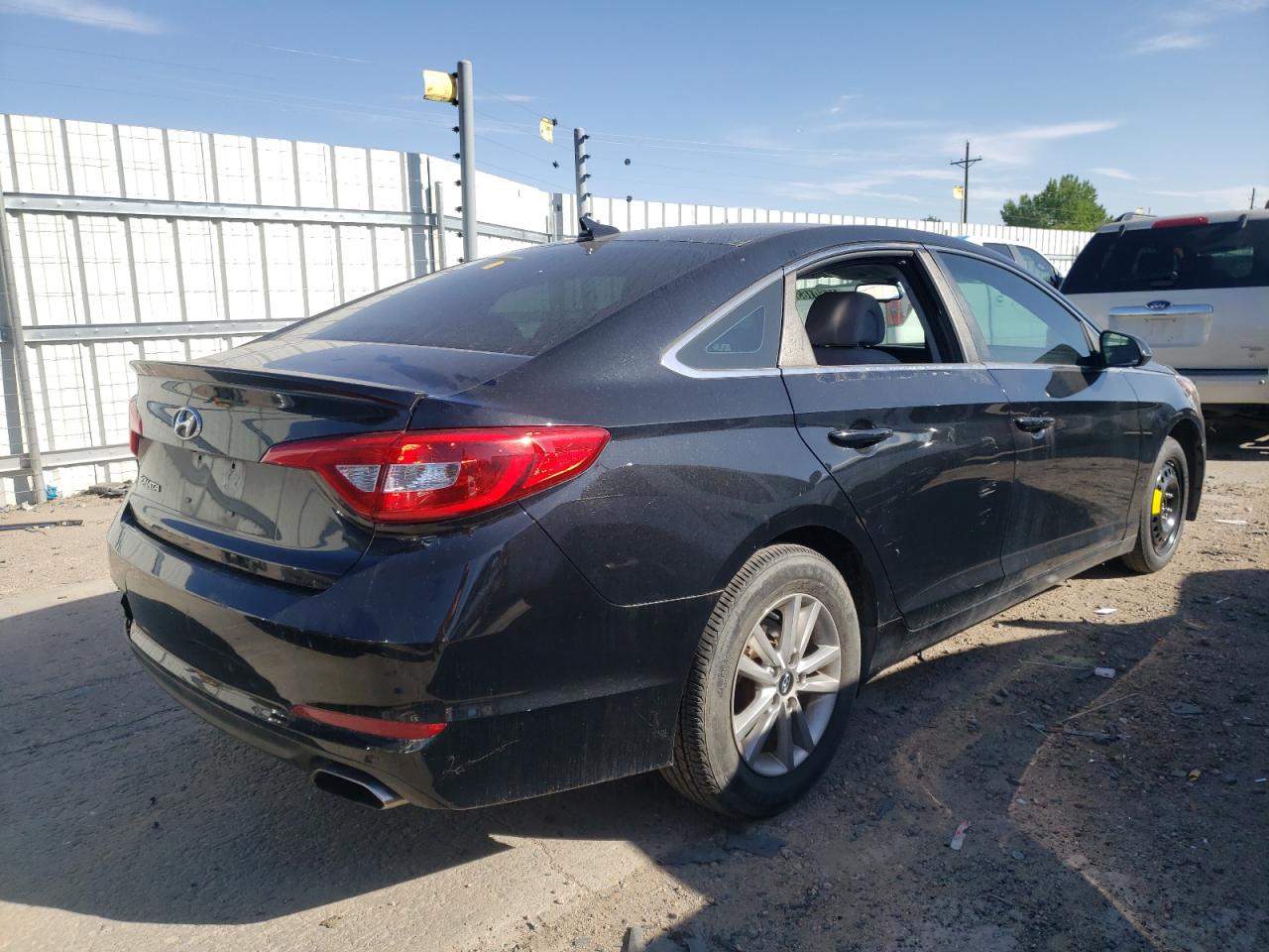 Photo 4 from auction – 2016 HYUNDAI SONATA SE with VIN 5NPE24AF2GH329421
