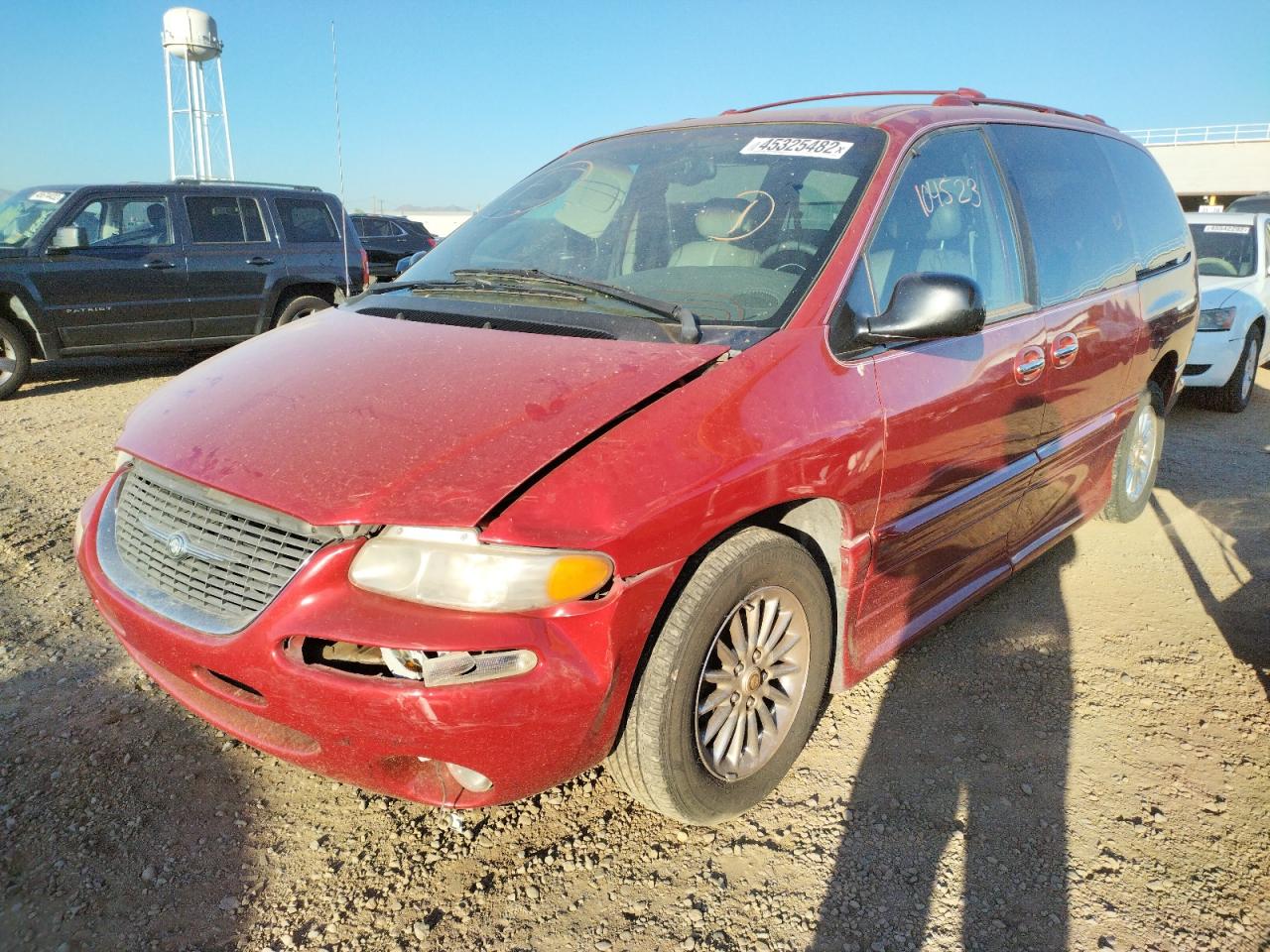 Photo 2 from auction – 2000 CHRYSLER TOWN & COU with VIN 1C4GP64L9YB684130