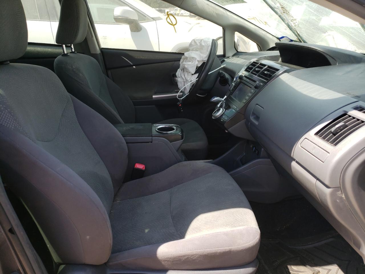 Photo 5 from auction – 2014 TOYOTA PRIUS V with VIN JTDZN3EU6E3316241