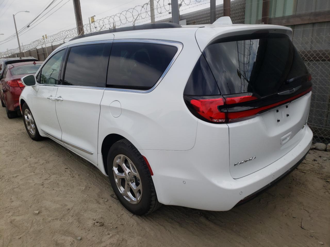 Photo 15 from auction – 2022 CHRYSLER PACIFICA L with VIN 2C4RC1GGXNR132025