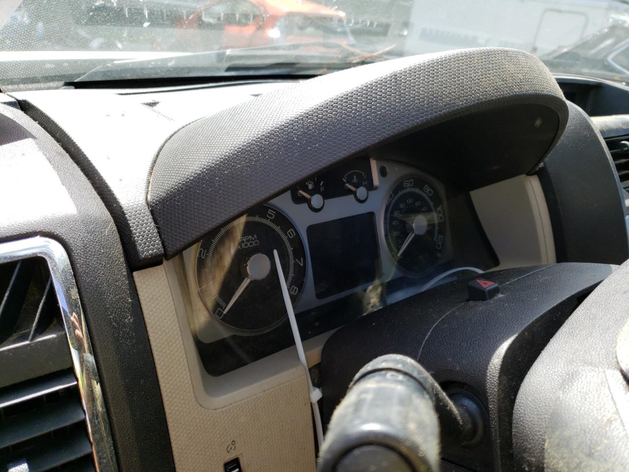 Photo 8 from auction – 2009 MERCURY MARINER PR with VIN 4M2CU97G99KJ02305