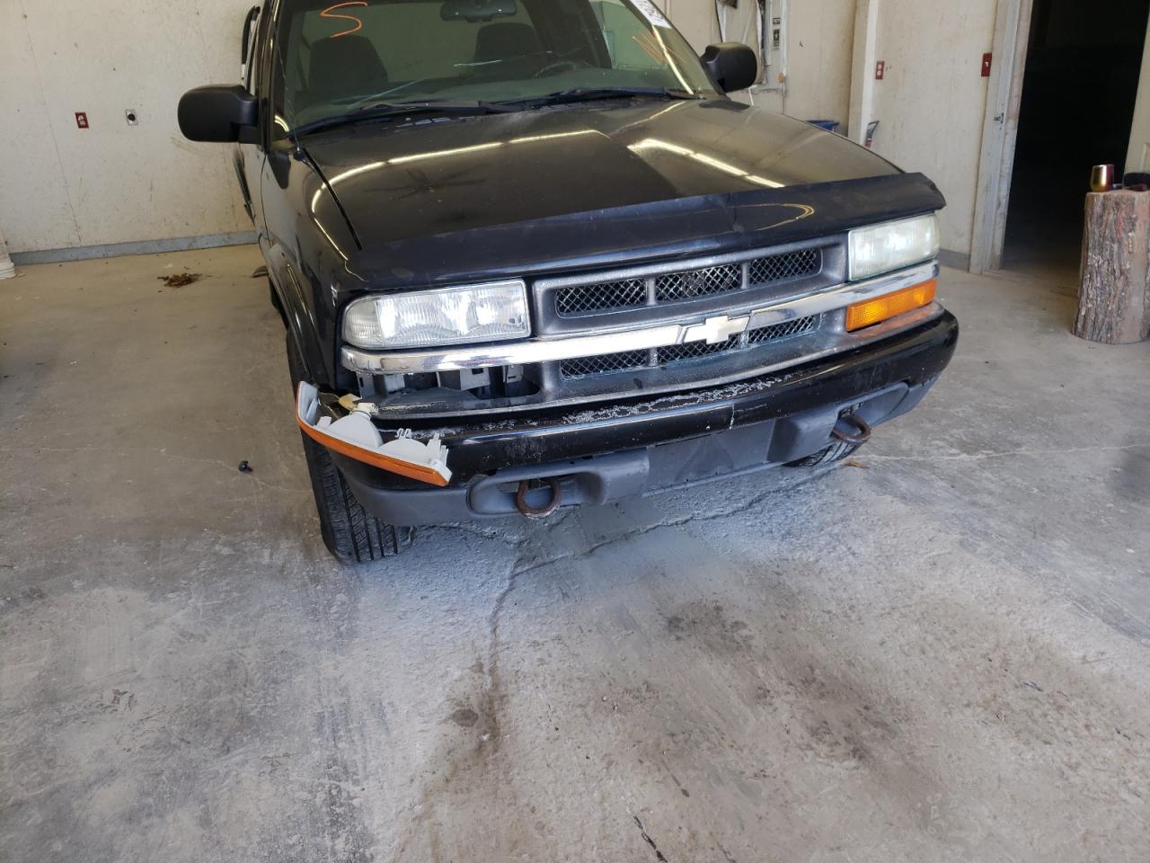 Photo 9 from auction – 2001 CHEVROLET S10 with VIN 1GCDT19W718170509