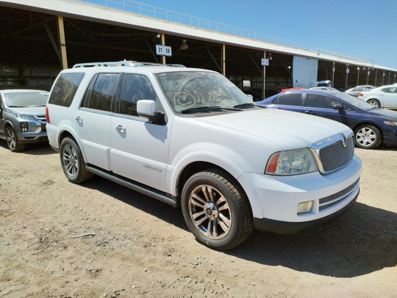 LINCOLN NAVIGATOR 2005 with VIN 5LMFU27525LJ06525 - Photo from auction