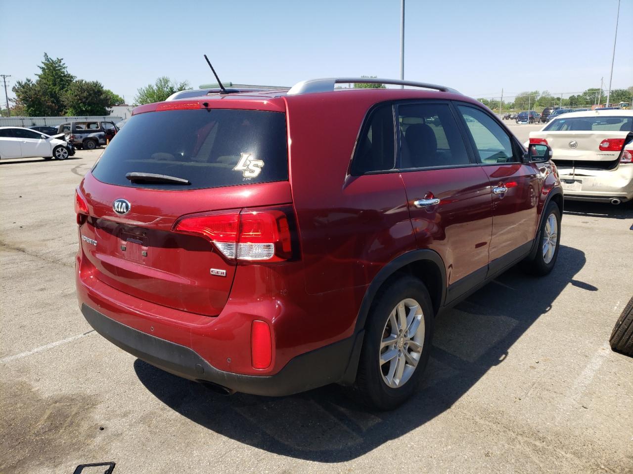 Photo 4 from auction – 2015 KIA SORENTO LX with VIN 5XYKT4A62FG588223