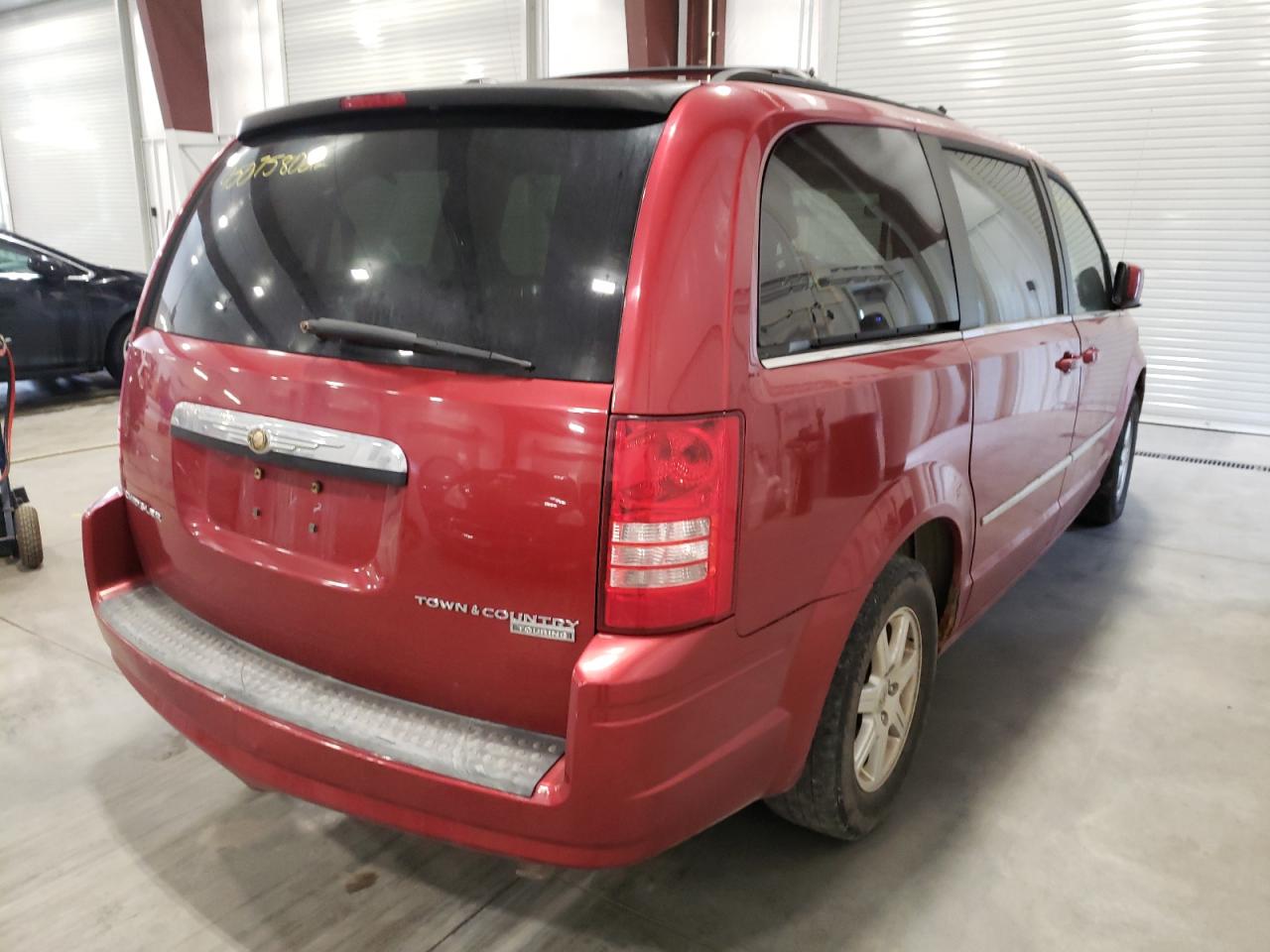 Photo 4 from auction – 2010 CHRYSLER TOWN & COU with VIN 2A4RR5D12AR148245