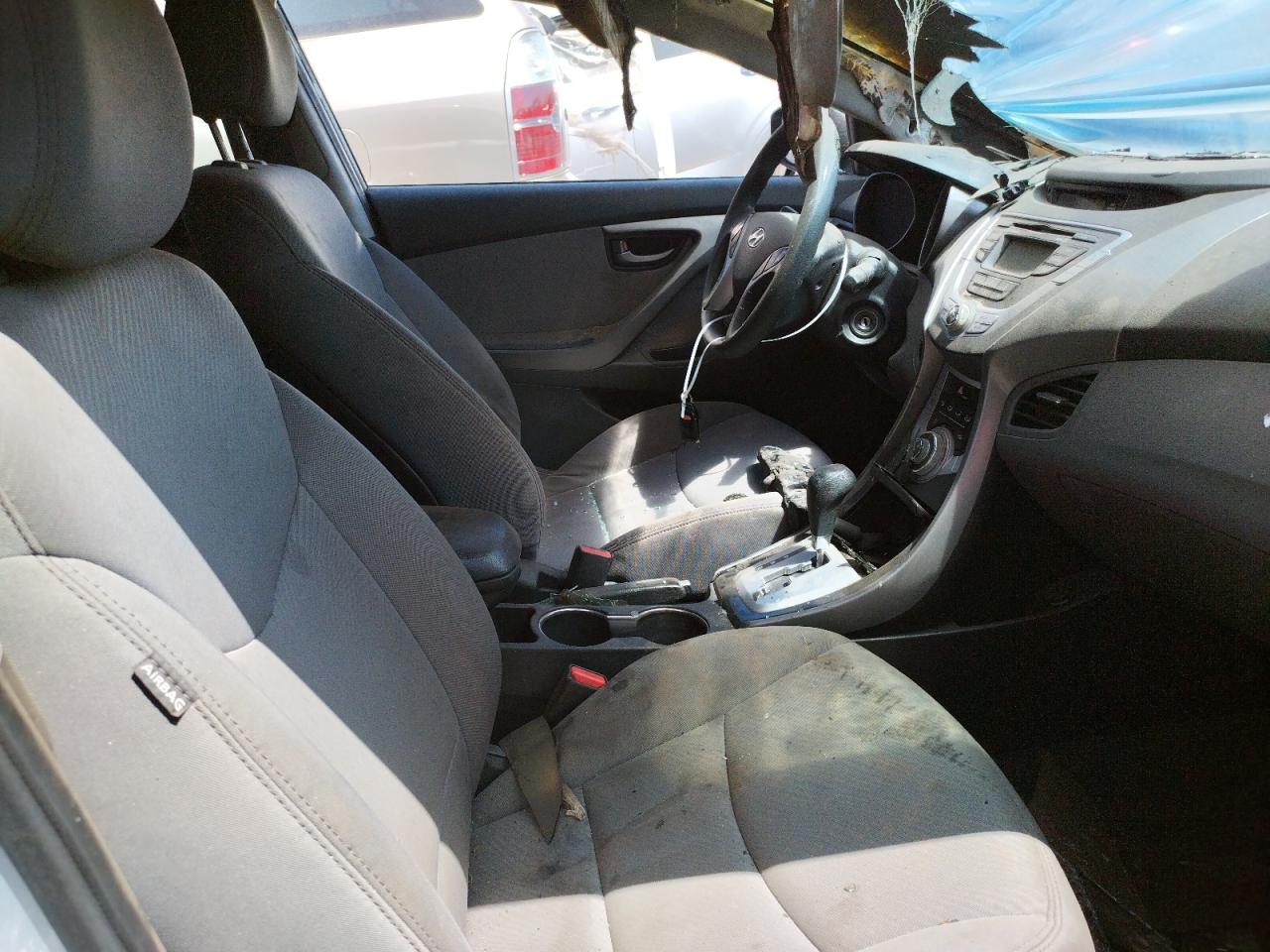 Photo 5 from auction – 2012 HYUNDAI ELANTRA GL with VIN 5NPDH4AE2CH070862