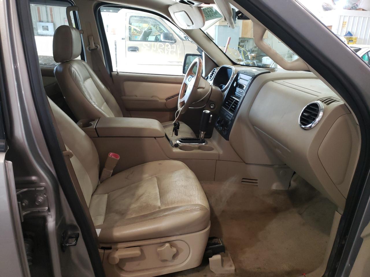 Photo 5 from auction – 2008 FORD EXPLORER X with VIN 1FMEU738X8UA68018