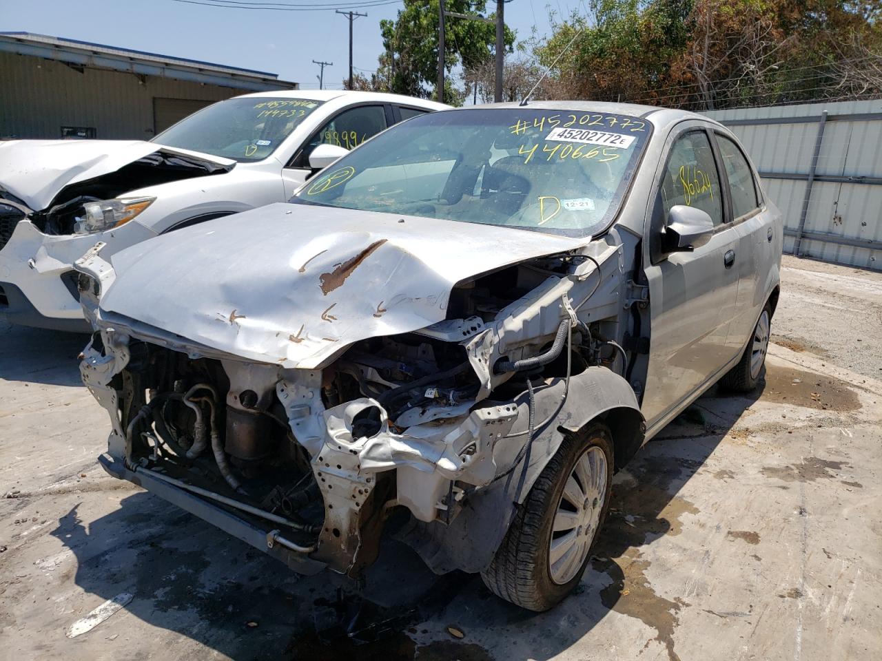 Photo 2 from auction – 2005 CHEVROLET AVEO BASE with VIN KL1TD526X5B440665