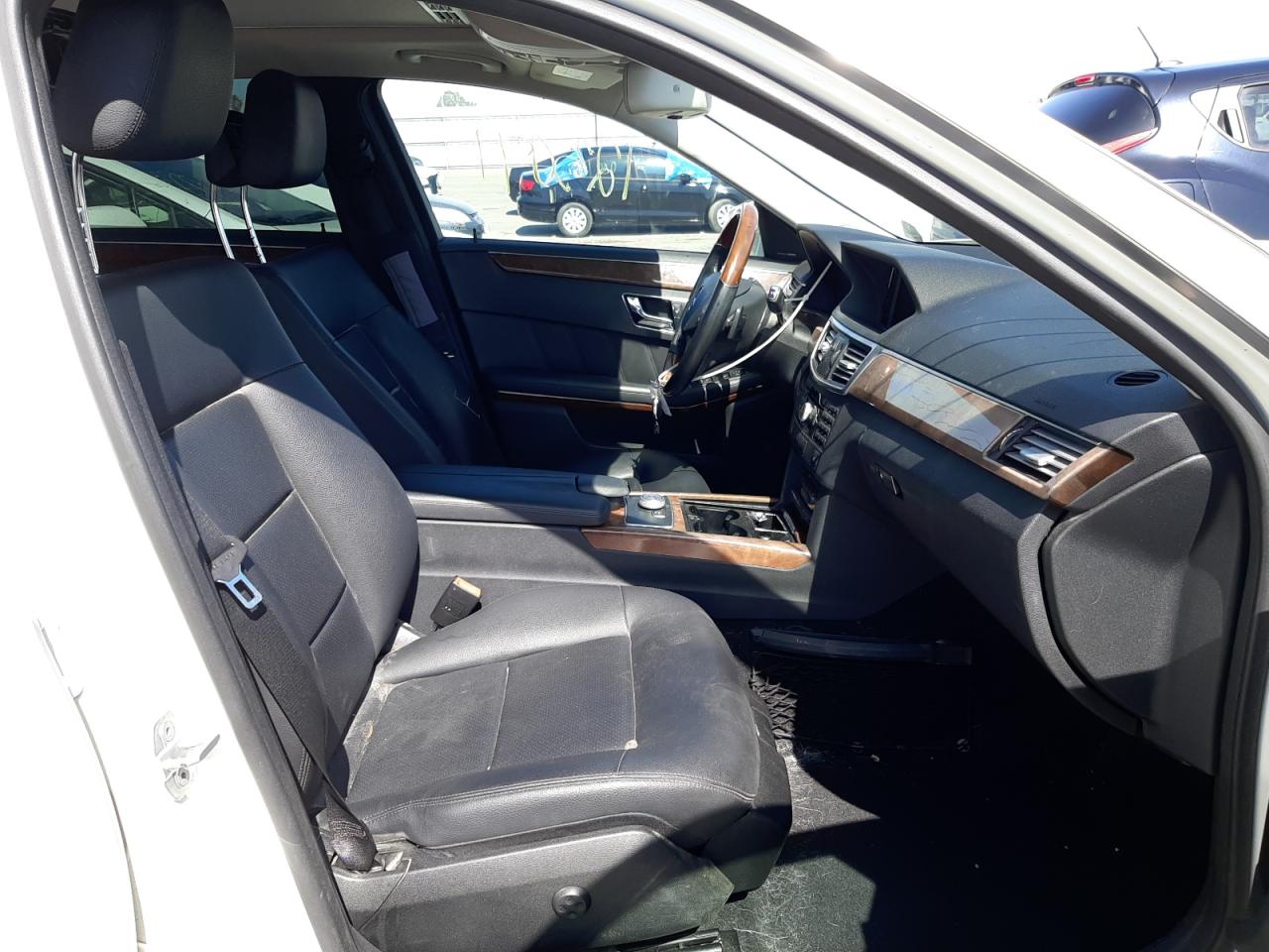 Photo 5 from auction – 2011 MERCEDES-BENZ E 350 with VIN WDDHF5GB3BA369394