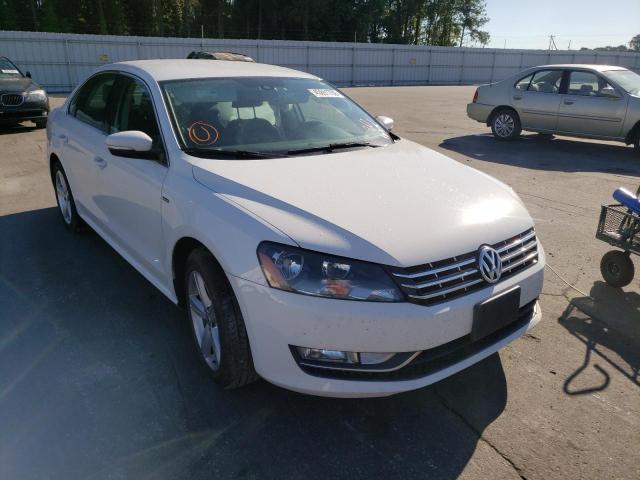 VOLKSWAGEN PASSAT S 2015 with VIN 1VWAT7A33FC111255 - Photo from auction
