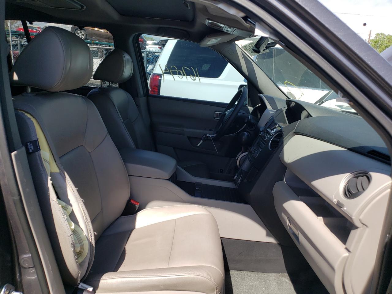 Photo 5 from auction – 2014 HONDA PILOT TOUR with VIN 5FNYF4H92EB022439