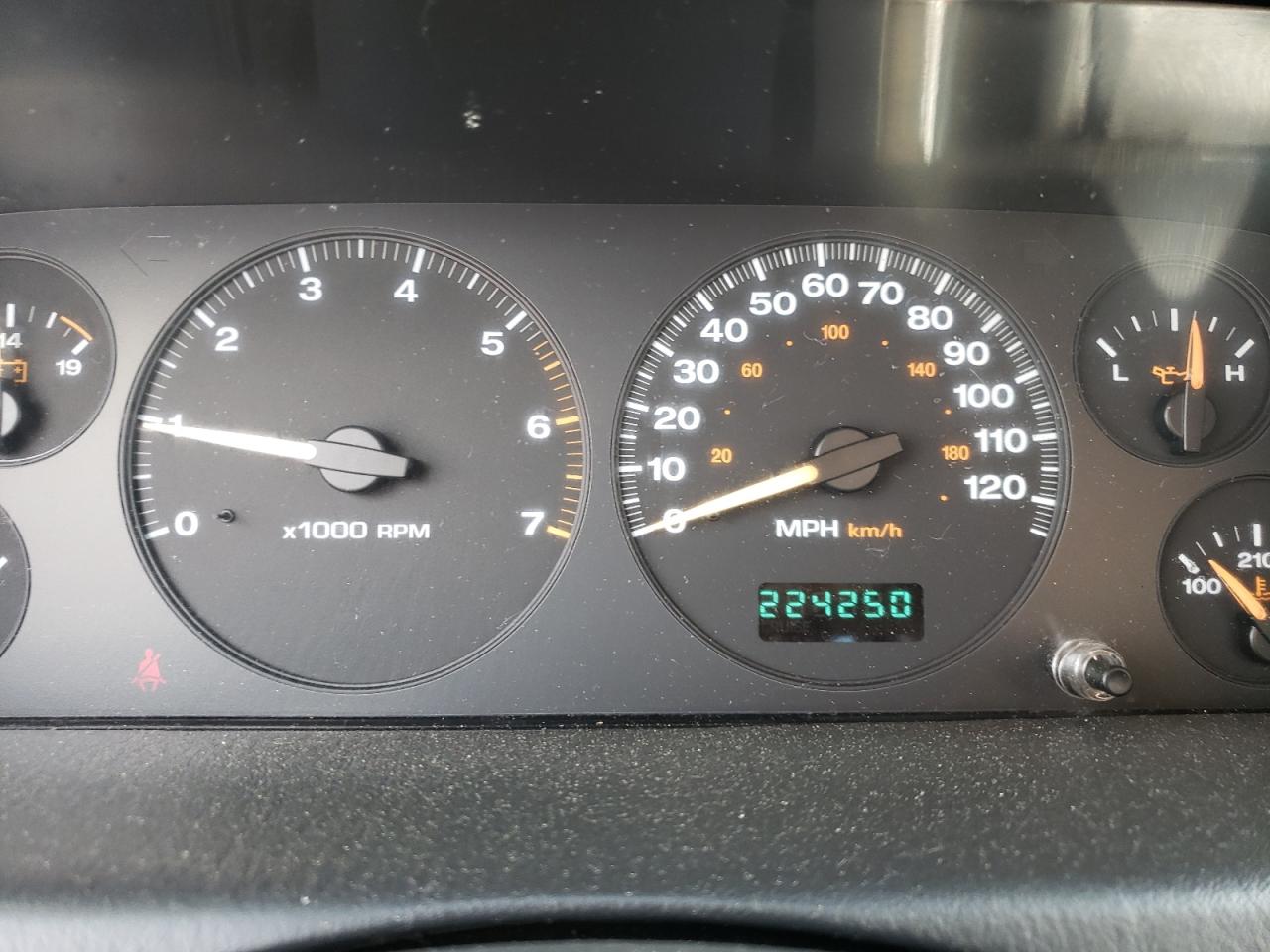 Photo 8 from auction – 2004 JEEP GRAND CHER with VIN 1J4GW48S04C327958