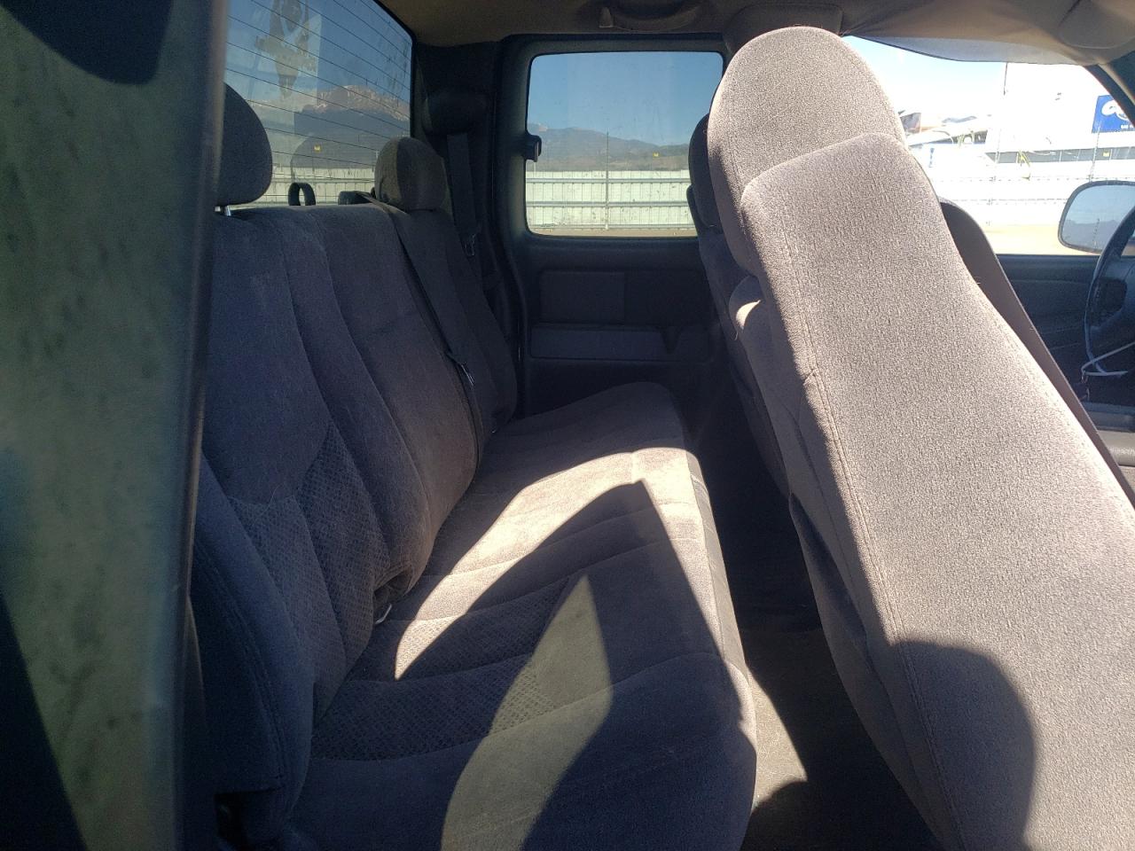 Photo 6 from auction – 2006 CHEVROLET SILVERADO with VIN 1GCEK19Z36Z130415