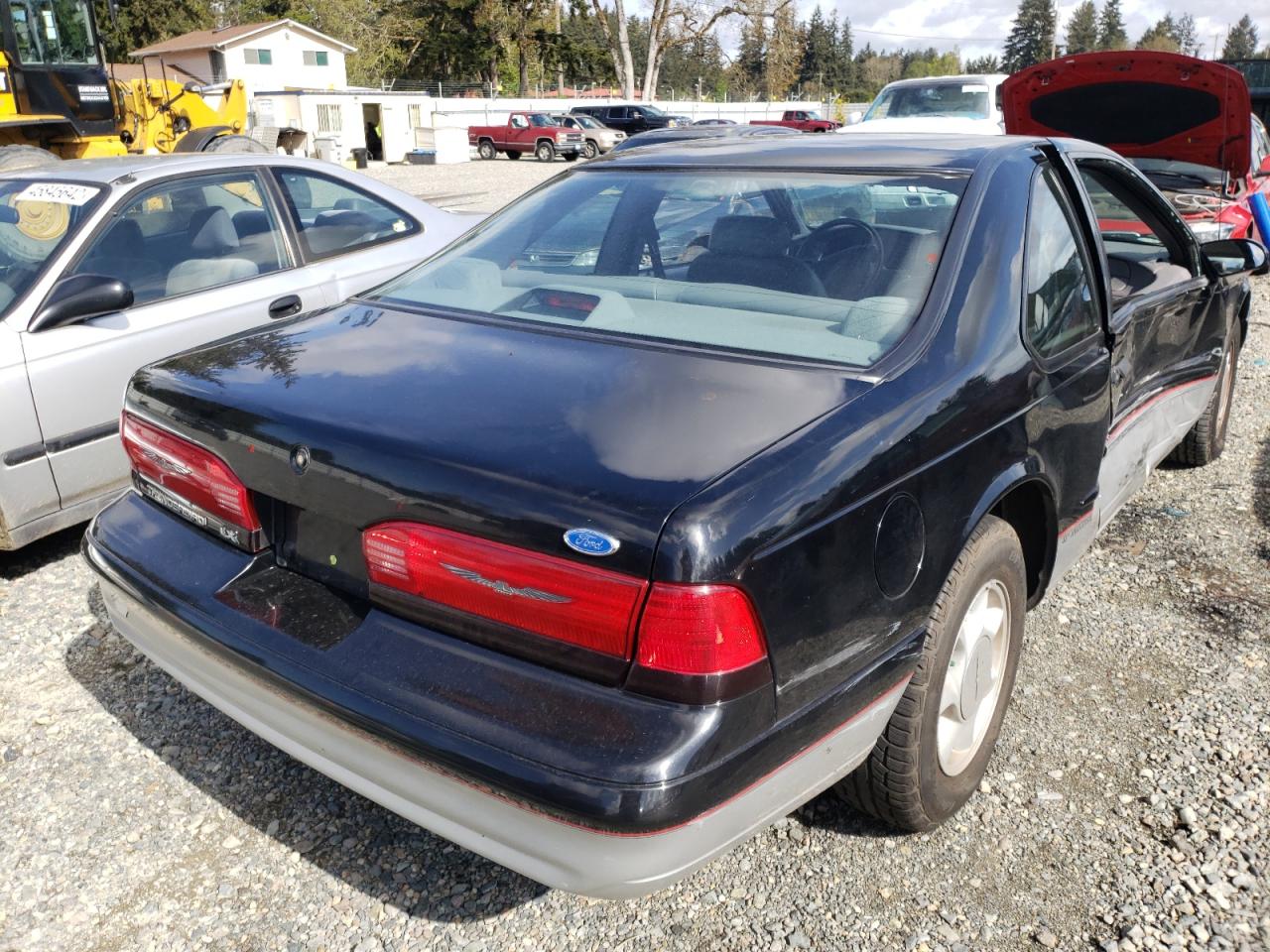 Photo 4 from auction – 1995 FORD THUNDERBIR with VIN 1FALP62W3SH178704